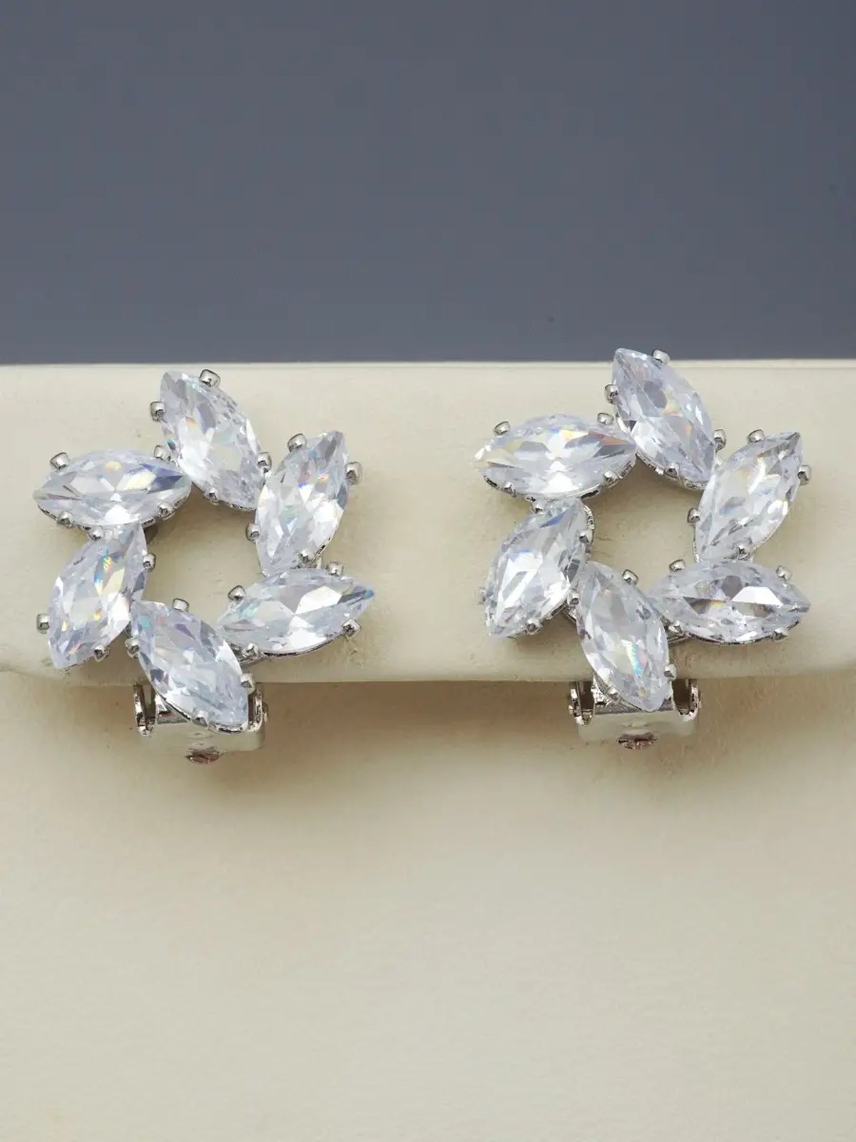 Клипсы в уши/серьги/для ушей/женские/бижутерия