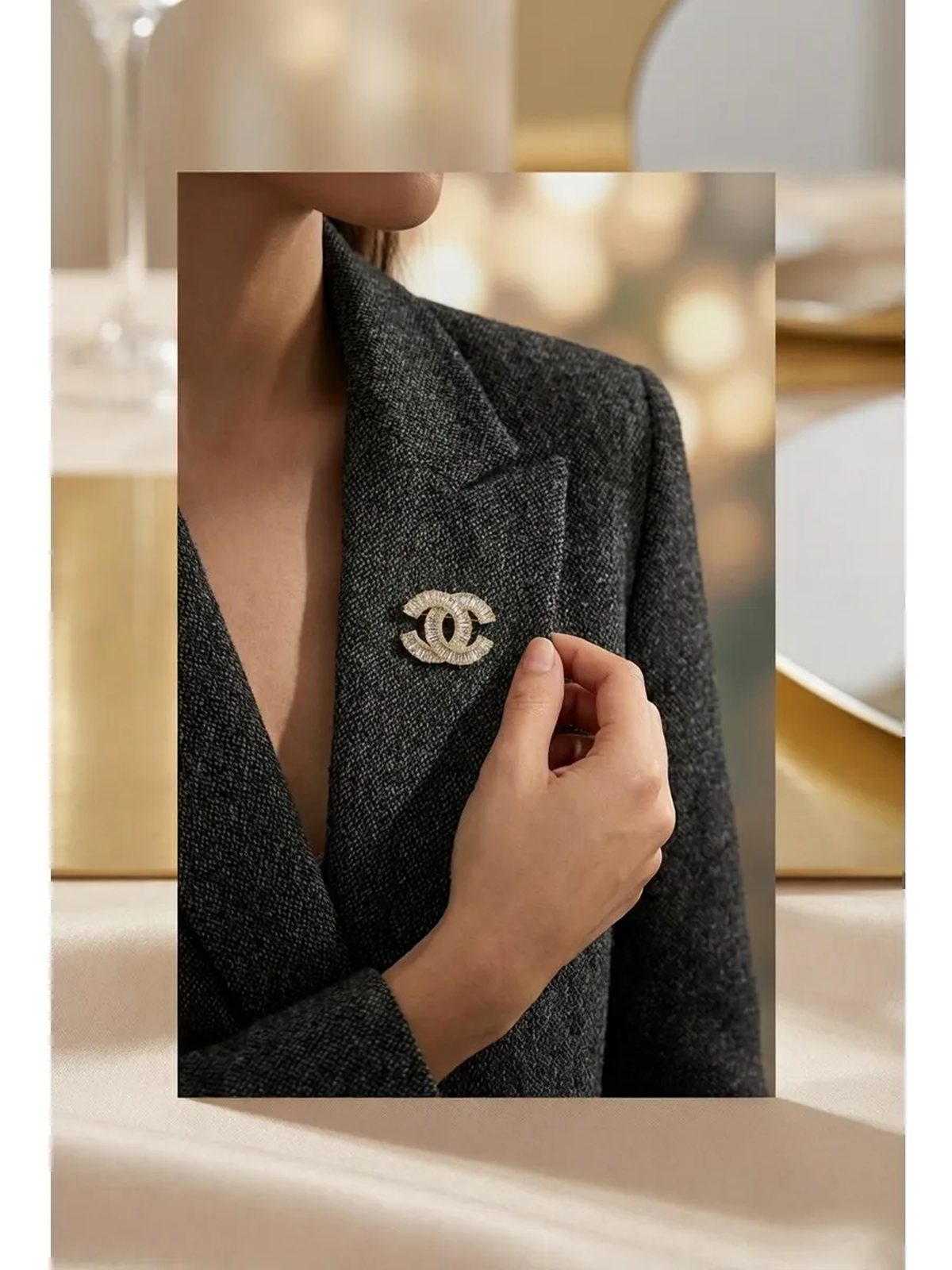 Брошь Chanel в подарочной коробке