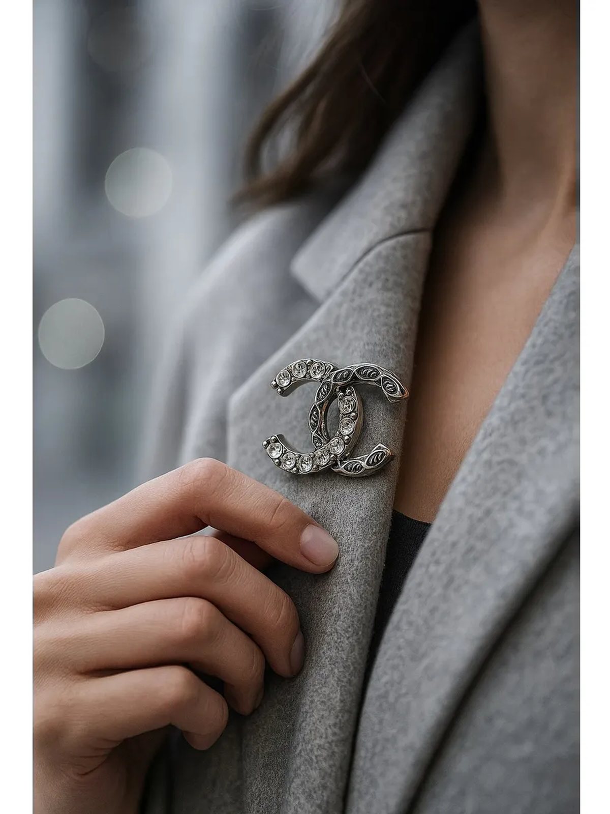 Брошь Chanel в подарочной упаковке