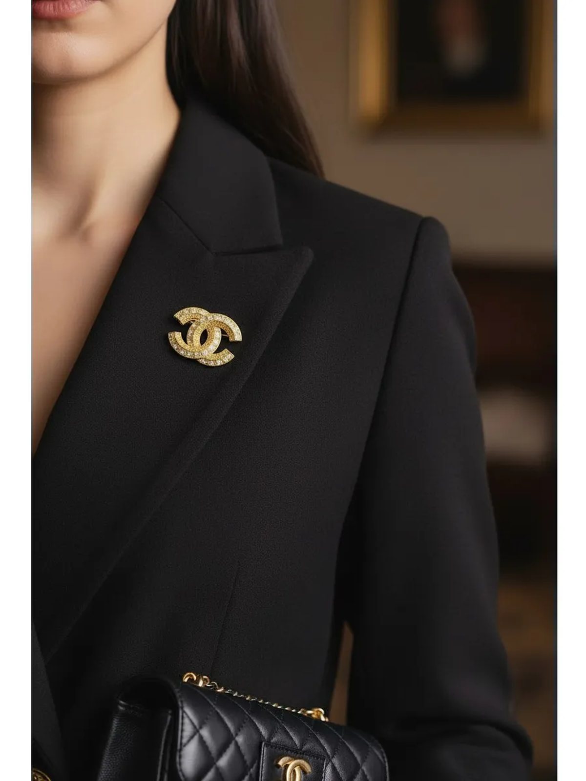 Брошь Chanel с цирконами в подарочной коробке